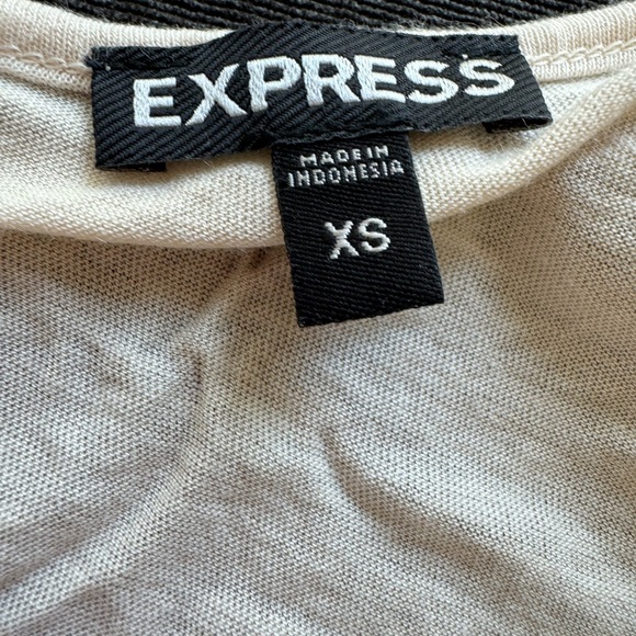 Bundle of women’s XS Express and Guess shirts - Picture 3 of 9